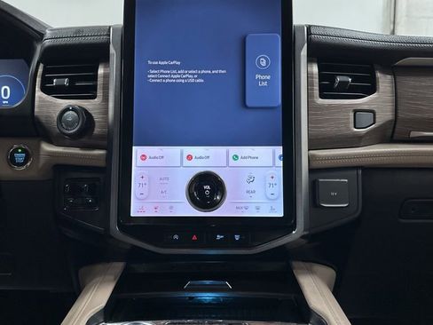 Used 2024 Ford Expedition Limited image 25