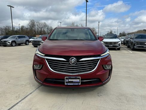 Used 2024 Buick Enclave Essence image 2