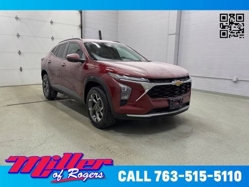 Used 2025 Chevrolet Trax LT w/ Driver Confidence Package image 1