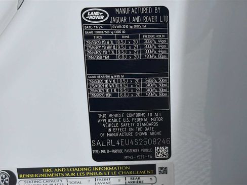 Used 2025 Land Rover Discovery Dynamic SE AWD/4WD image 30