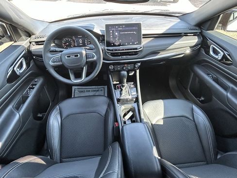 Used 2024 Jeep Compass Latitude w/ Convenience Group image 11