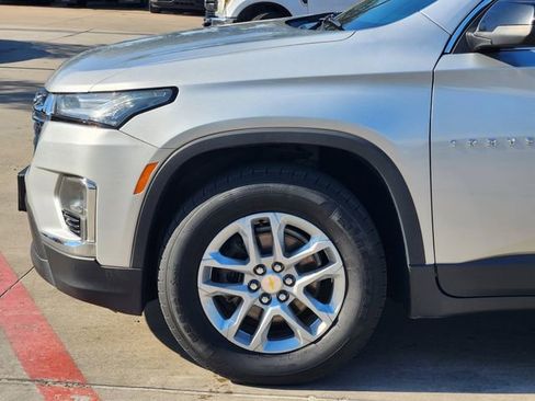 Used 2022 Chevrolet Traverse LS image 9