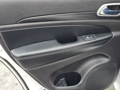 Used 2020 Jeep Grand Cherokee Altitude image 20