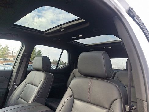 Used 2023 Chevrolet Traverse RS image 17