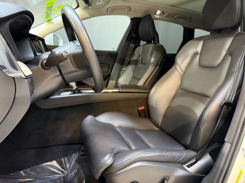 Used 2018 Volvo XC60 T5 Inscription w/ Convenience Package image 5