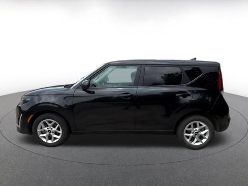 Used 2025 Kia Soul LX w/ LX Technology Package FWD image 9