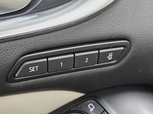 Used 2020 Buick Enclave Premium w/ Sun and Sites Package AWD/4WD image 33