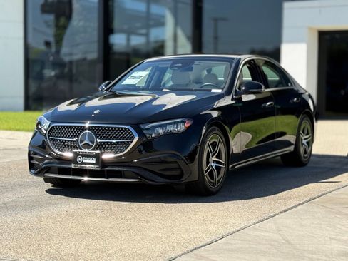 Used 2025 Mercedes-Benz E 350 4MATIC Sedan image 2