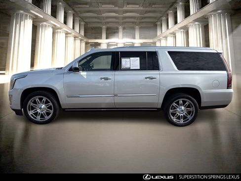 Used 2020 Cadillac Escalade ESV Platinum image 8
