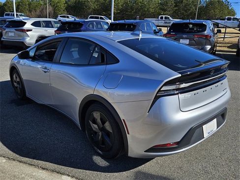 Used 2025 Toyota Prius Plug-In Hybrid image 10