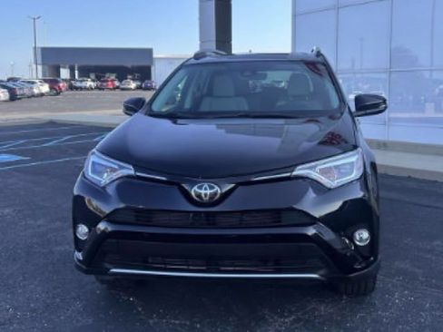 Used 2021 Toyota RAV4 XLE Premium FWD image 12