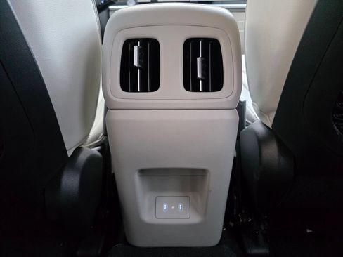 Used 2025 Hyundai Tucson Limited FWD image 16