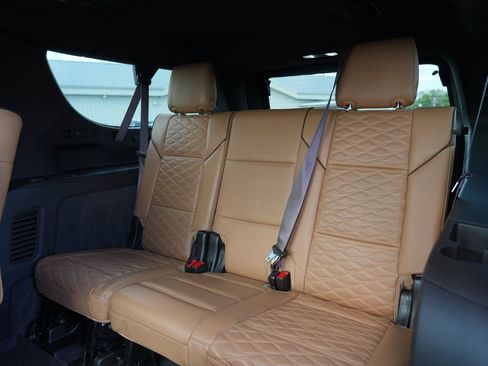 Used 2022 Cadillac Escalade ESV Premium Luxury AWD/4WD image 28