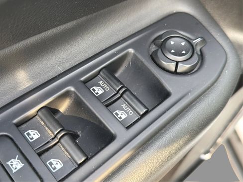 Used 2018 Jeep Renegade Altitude AWD/4WD image 25