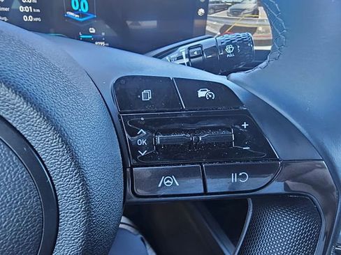 Used 2025 Hyundai Elantra SEL FWD image 15