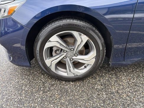 Used 2018 Honda Accord EX image 17