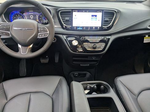 New 2026 Chrysler Pacifica Select FWD image 24