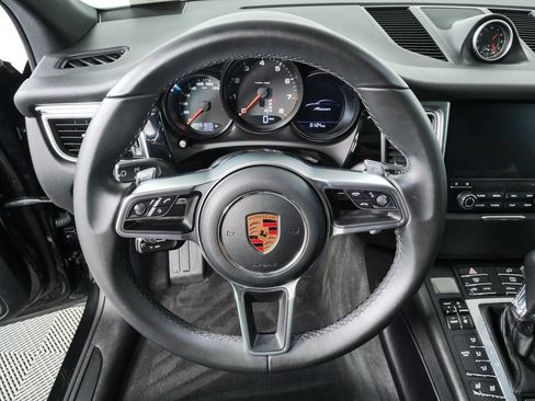 Used 2018 Porsche Macan AWD/4WD image 11
