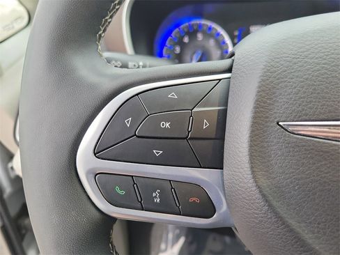 Used 2024 Chrysler Voyager LX image 23