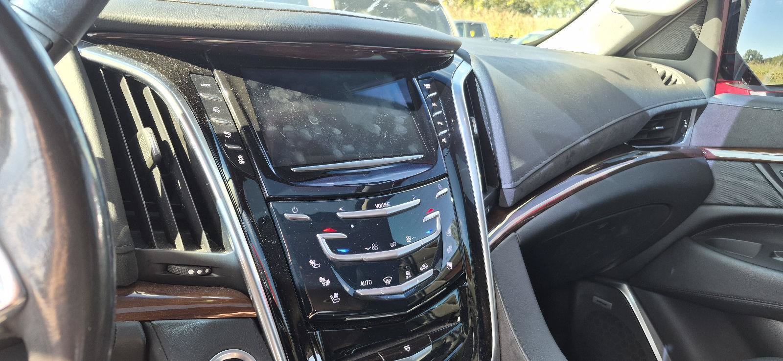 Used 2019 Cadillac Escalade Luxury w/ LPO, Radiant Package AWD/4WD image 11