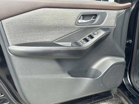 Certified 2021 Nissan Rogue SV image 17