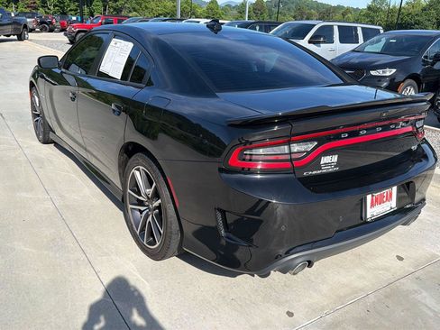Used 2022 Dodge Charger R/T w/ Plus Group RWD image 5