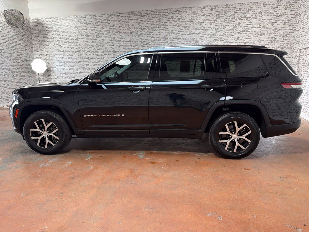 Used 2023 Jeep Grand Cherokee L Limited w/ Luxury Tech Group II AWD/4WD image 4