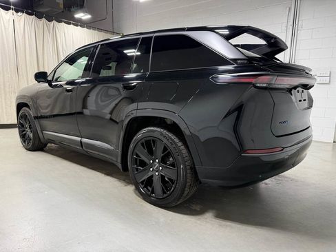 Used 2024 Jeep Wagoneer Launch Edition image 5