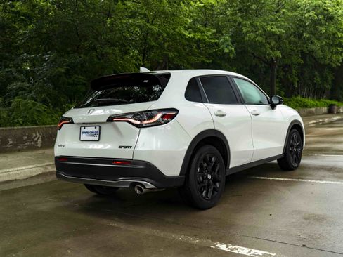Certified 2025 Honda HR-V Sport image 9