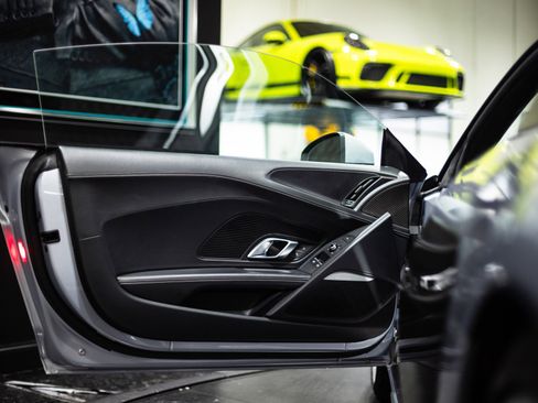 Used 2017 Audi R8 V10 w/ Carbon Exterior Package image 36