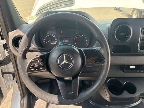 Used 2023 Mercedes-Benz Sprinter 2500 image 27