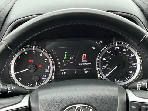 Used 2023 Toyota Highlander XLE image 13