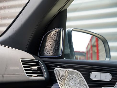 Used 2021 Mercedes-Benz Maybach GLS 600 4MATIC image 24