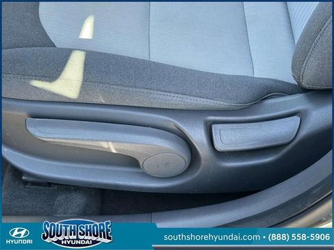 Used 2020 Hyundai Ioniq SE image 16