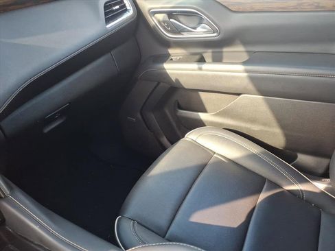 Used 2024 Chevrolet Suburban Premier image 23