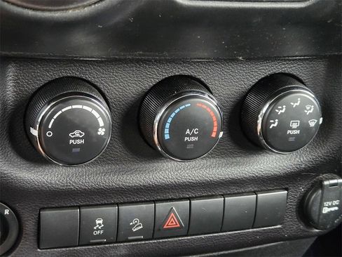 Used 2018 Jeep Wrangler Unlimited Sport S image 19