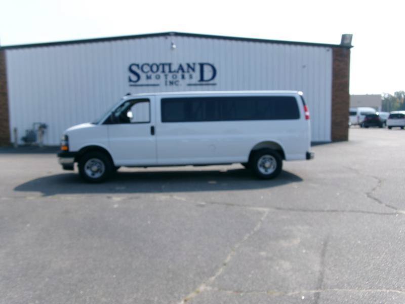 Used 2025 Chevrolet Express 3500 LT w/ LT Preferred Equipment Group RWD image 1