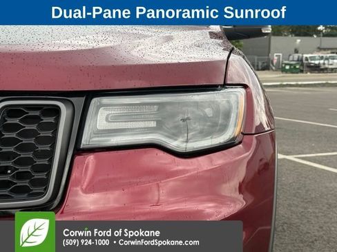Used 2017 Jeep Grand Cherokee Trailhawk w/ Trailhawk Luxury Group AWD/4WD image 8