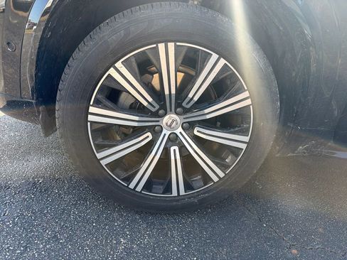 Used 2023 Volvo XC90 B5 Plus w/ Protection Package Premier image 33