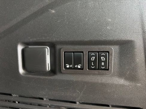 Used 2023 Chevrolet Tahoe High Country AWD/4WD image 8