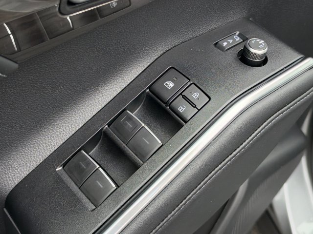 Used 2026 Toyota Highlander Limited AWD/4WD image 16