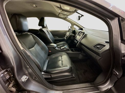 Used 2015 Nissan Leaf SL FWD image 32