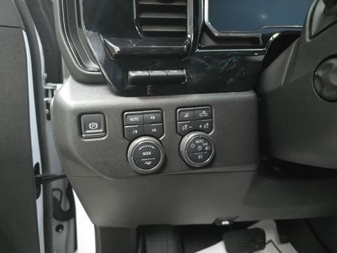 Used 2025 Chevrolet Silverado 1500 ZR2 w/ Technology Package image 18