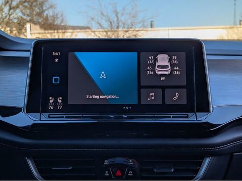 Used 2024 Volkswagen Atlas Cross Sport SE image 22