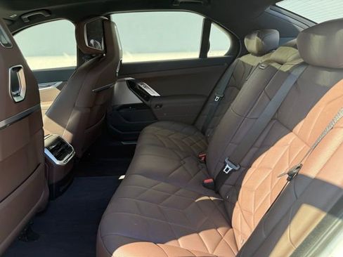 Used 2026 BMW 750e xDrive image 10