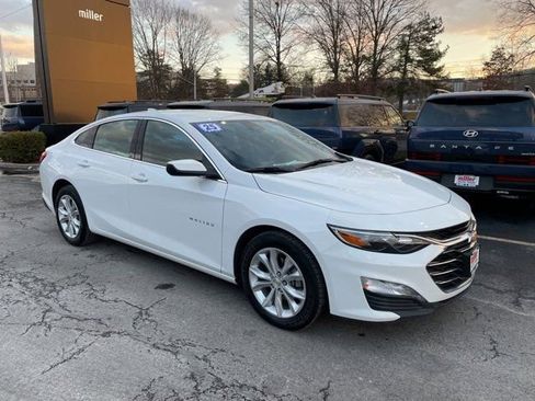 Used 2025 Chevrolet Malibu LT image 2