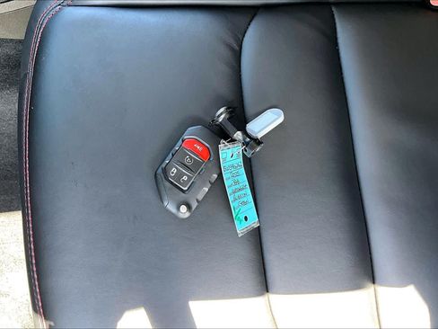 Used 2025 Jeep Wrangler Unlimited Rubicon w/ Convenience Group AWD/4WD image 15