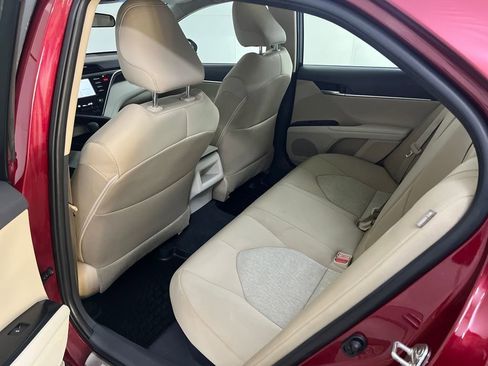 Used 2018 Toyota Camry LE image 25