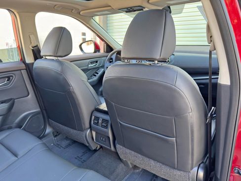 Used 2023 Nissan Rogue SV w/ SV Premium B Package FWD image 32