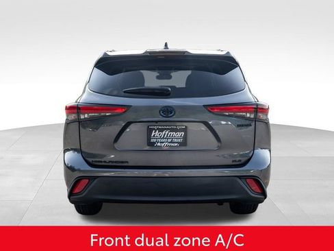 Used 2023 Toyota Highlander XLE AWD/4WD image 10